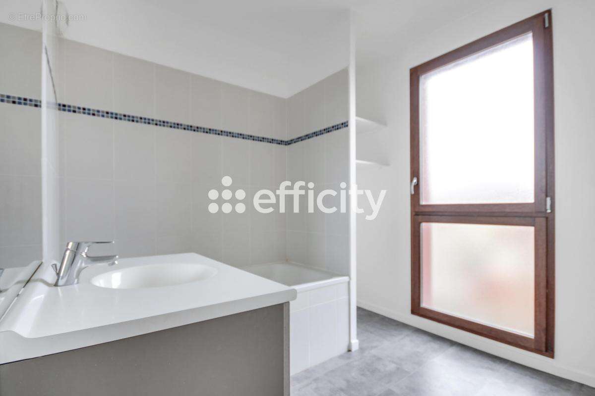 Appartement à AUBERVILLIERS