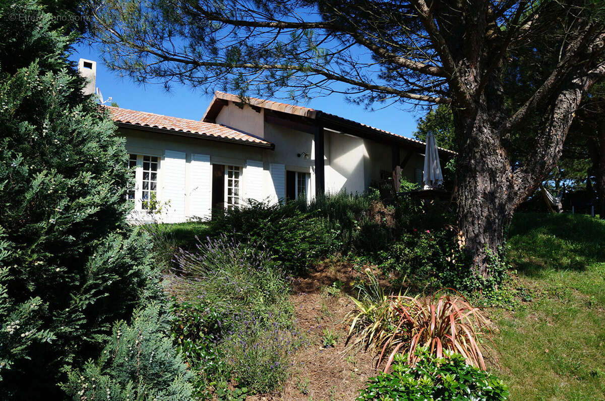 VILLA - VIENNE - 6 pièces - 132 m2 - photo 13