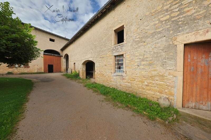 Maison à SAINT-MARTIN-BELLE-ROCHE