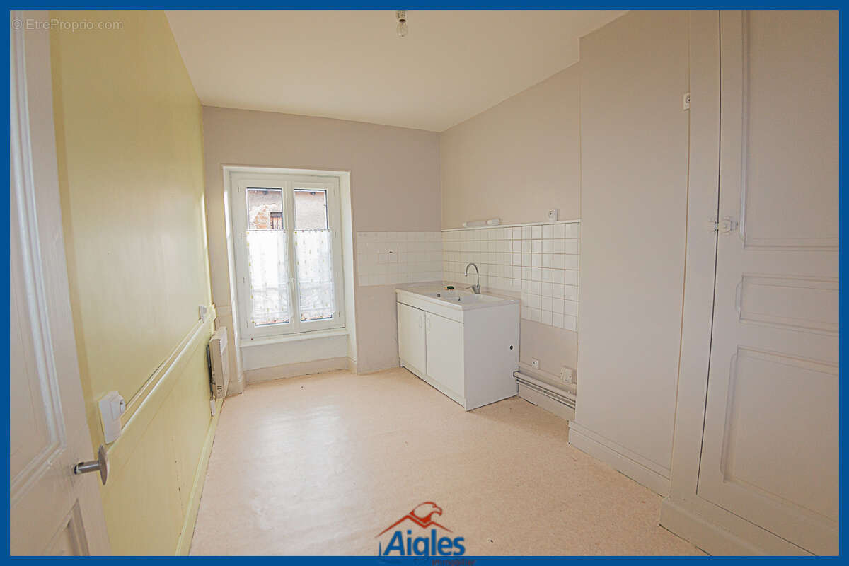 Appartement à SAINT-GERMAIN-LEMBRON