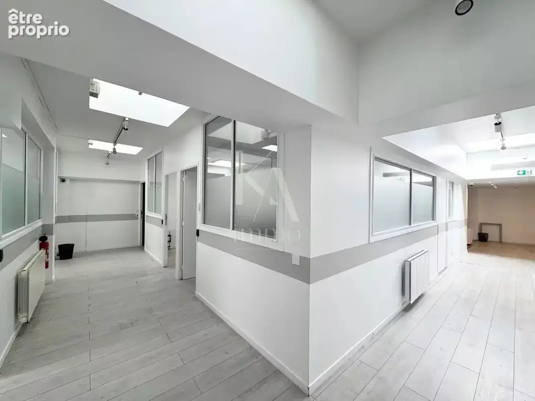Local commercial en entresol de 200m² de plain-pied - photo 9