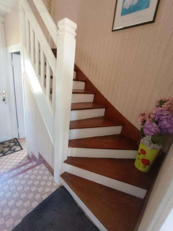 Maison à CHATEAUNEUF-DU-FAOU