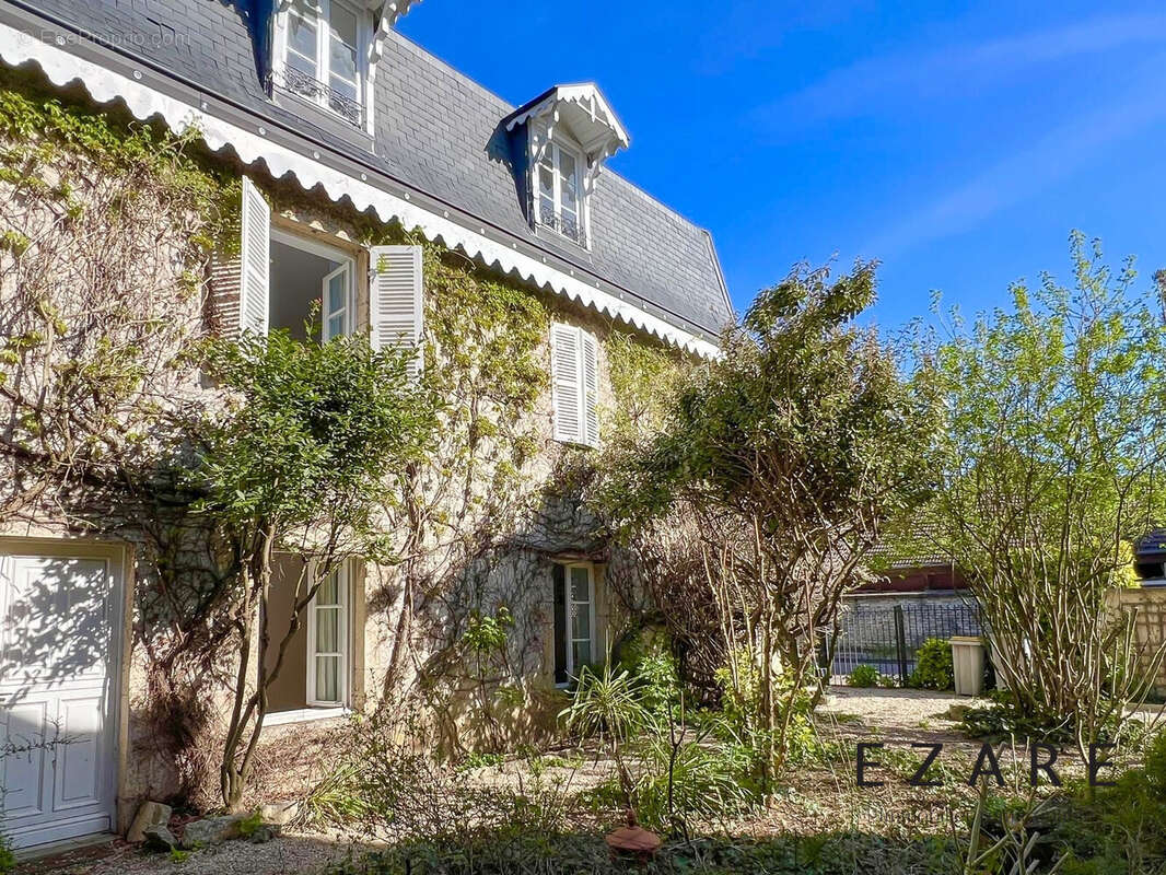 Maison à CHAMPAGNE-SUR-VINGEANNE