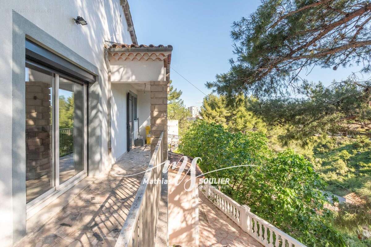 Photo 2 - Maison à MARSEILLE-15E