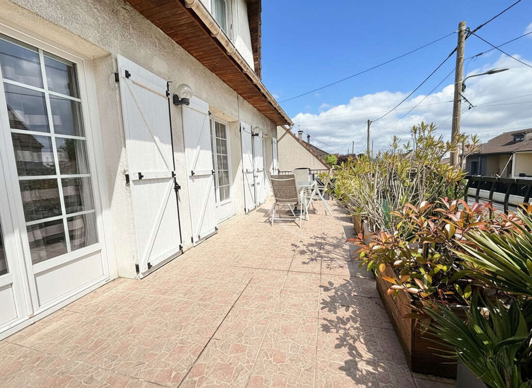 Maison à OZOIR-LA-FERRIERE