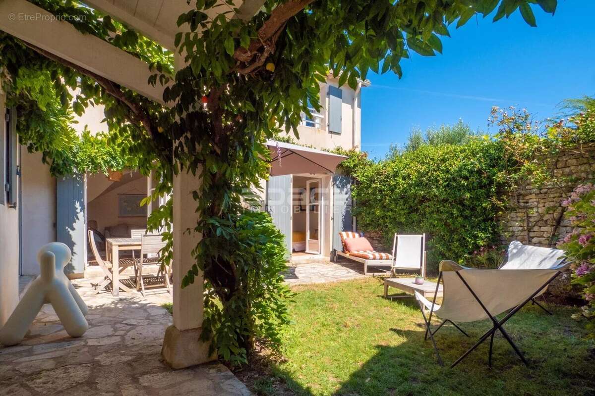 Maison à LES PORTES-EN-RE