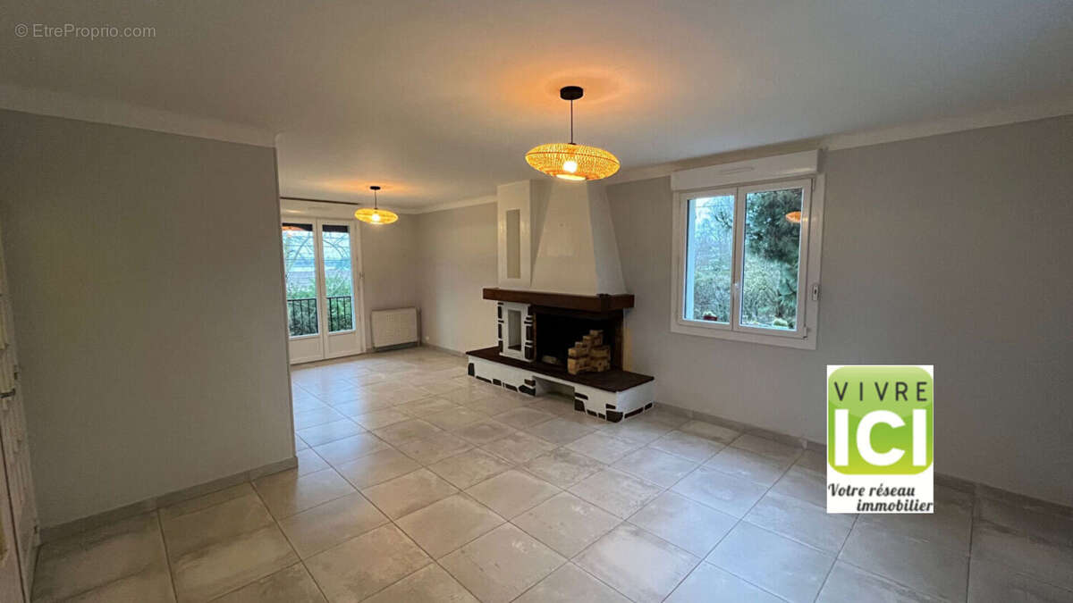 Maison à LA CHAPELLE-BASSE-MER