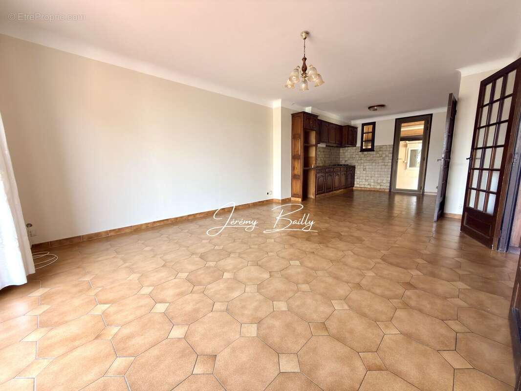 Maison à SAINT-ESTEVE