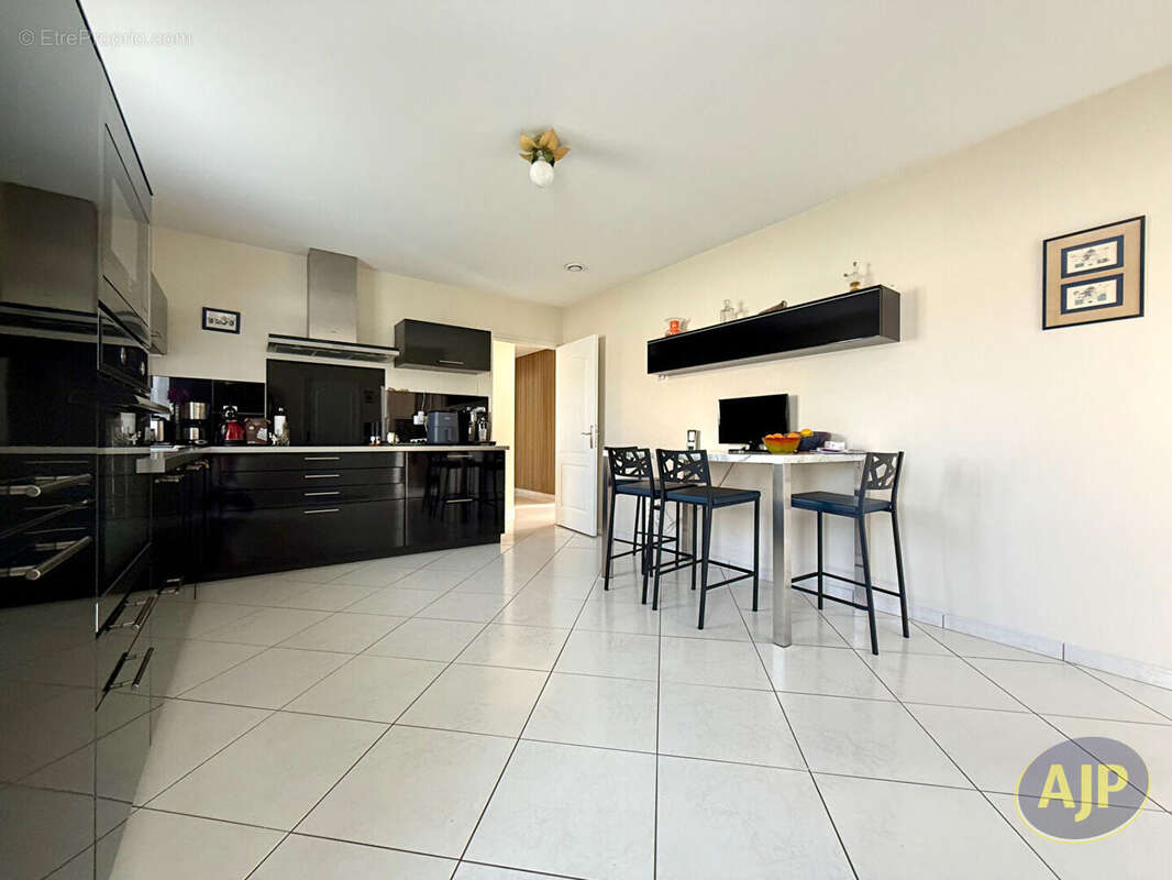 Maison à SAINT-LEGER-LES-VIGNES