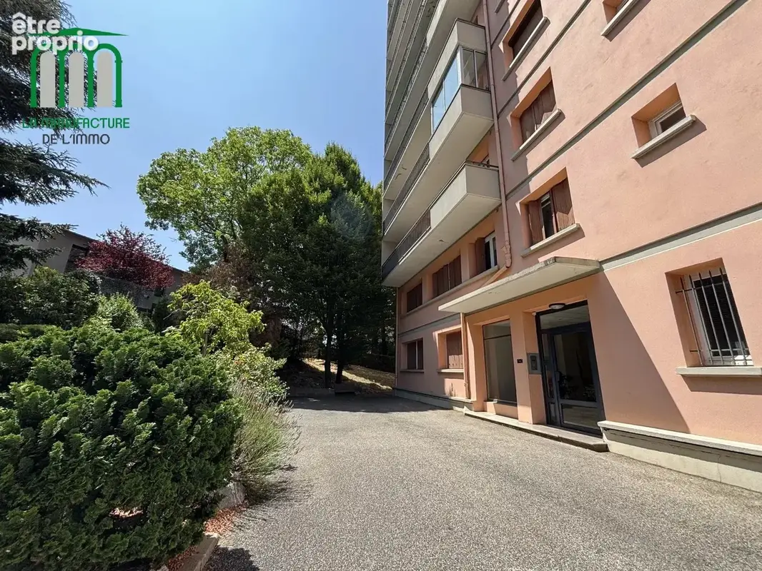 SAINT ETIENNE proche cour Fauriel - Appartement T4 avec cave et garage - photo 15
