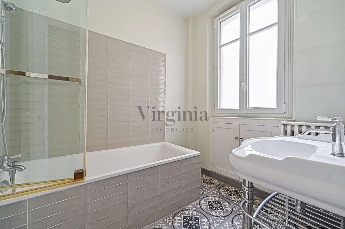 Appartement à CHARENTON-LE-PONT