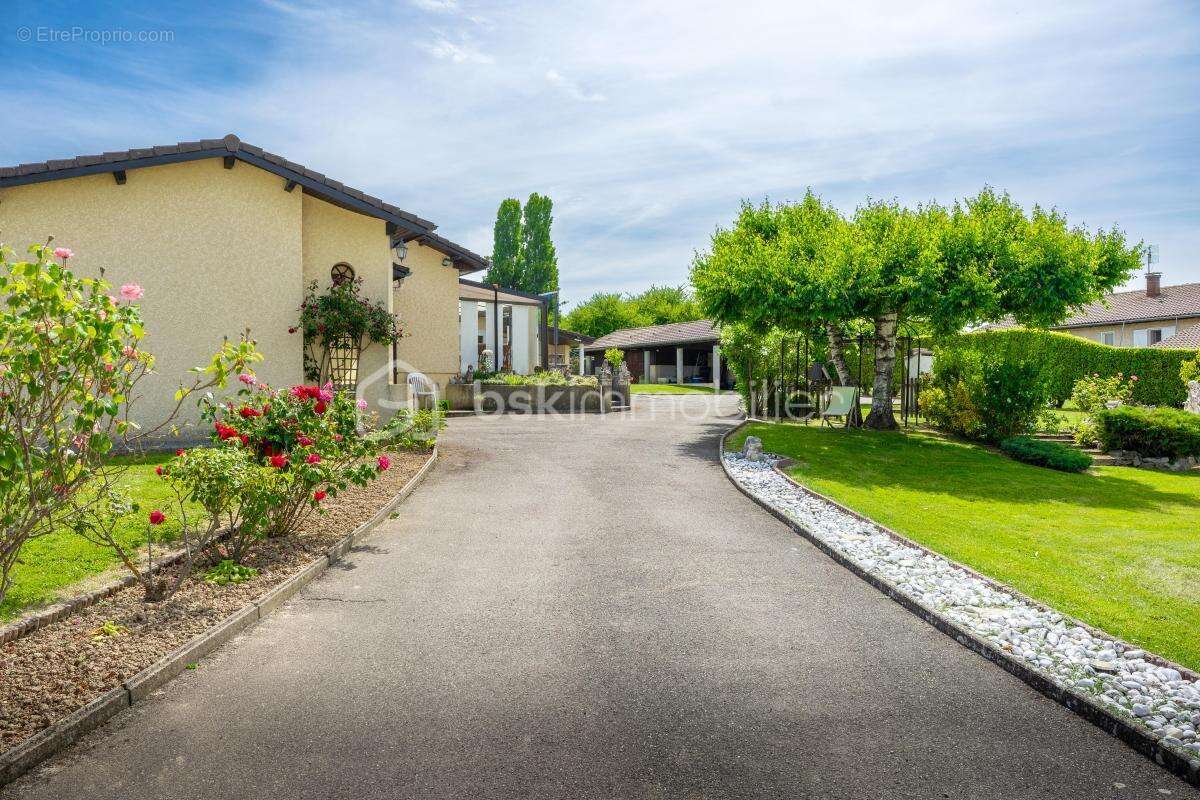 Maison à SAINT-HILAIRE-DE-LA-COTE