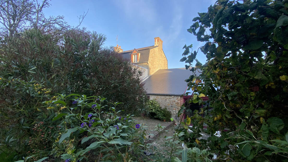 Maison à SAINT-PIERRE-EGLISE