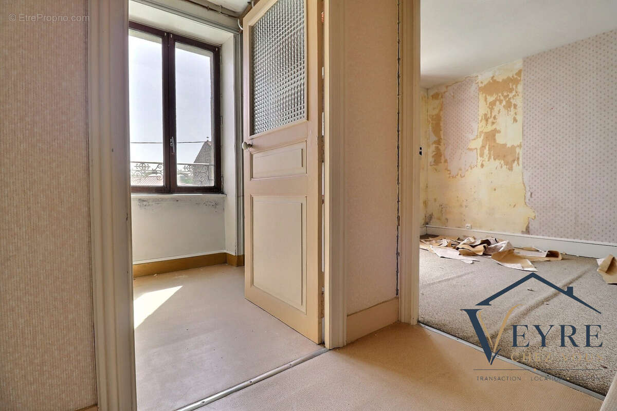 Maison à VIC-LE-COMTE