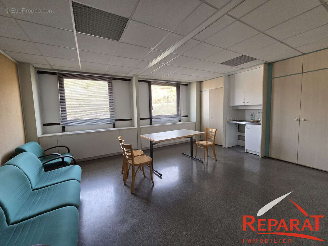 Commerce à SAINT-BONNET-AVALOUZE