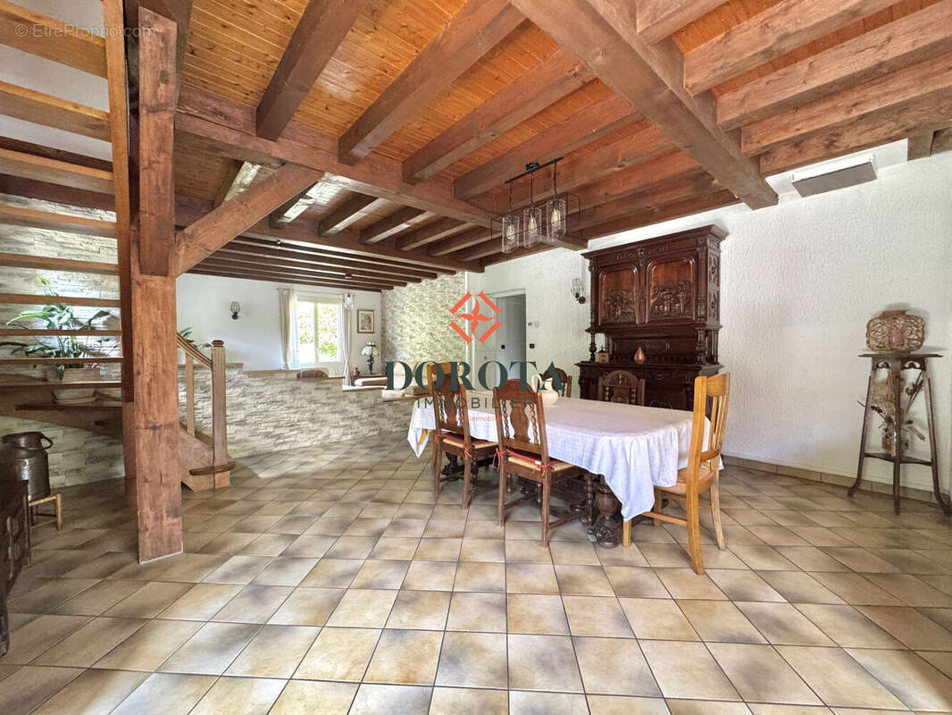 Maison 240 m² à La Buissiere  - photo 5