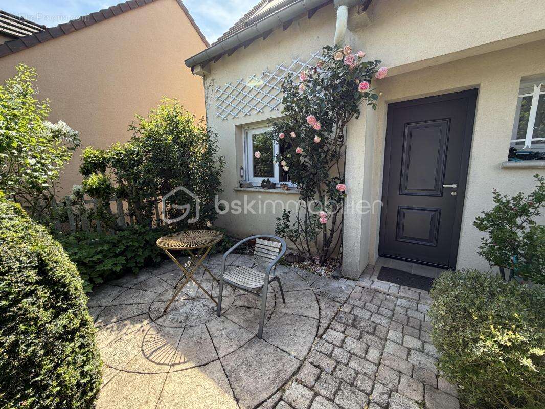 Maison traditionnelle avec jardin ombragé - photo 2