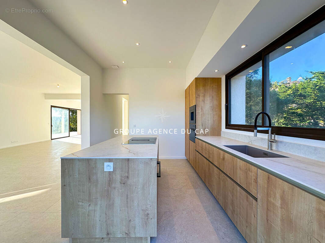 Maison à LES ISSAMBRES