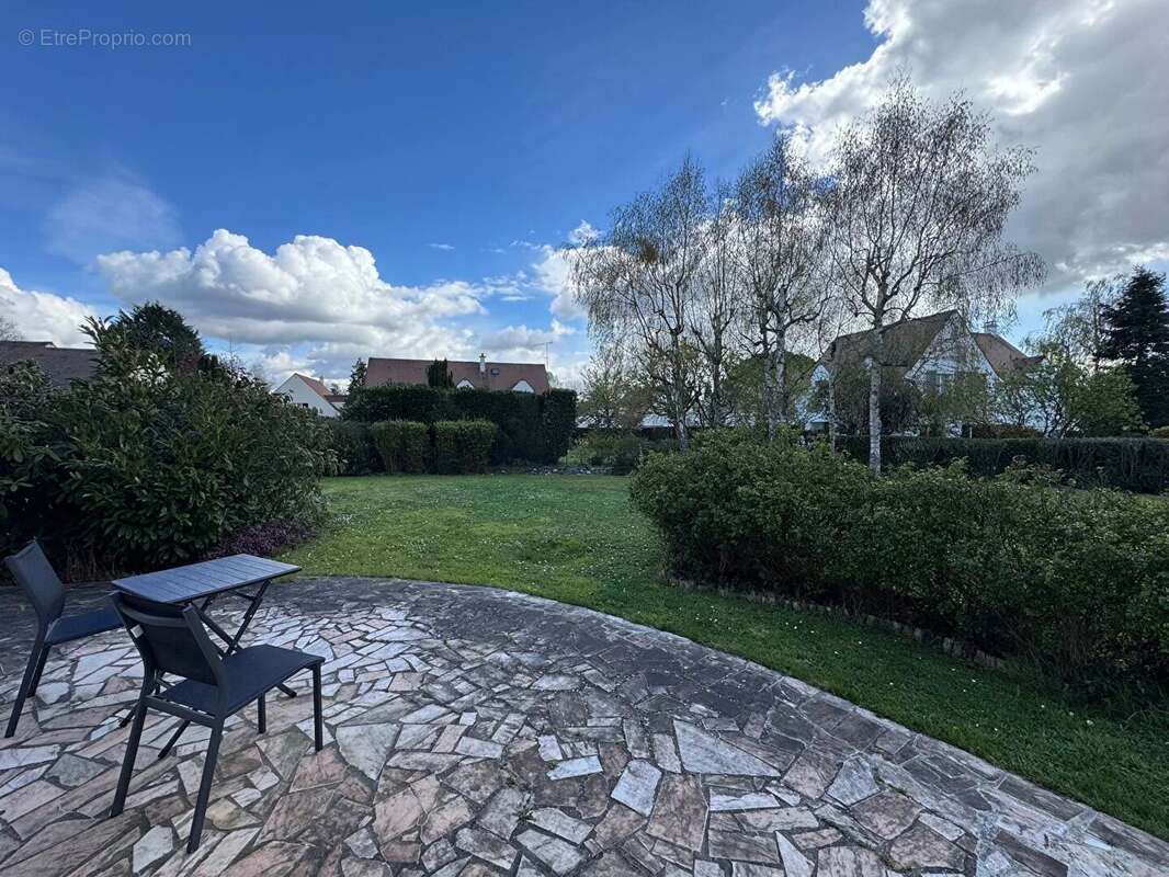 Maison à SAINT-NOM-LA-BRETECHE