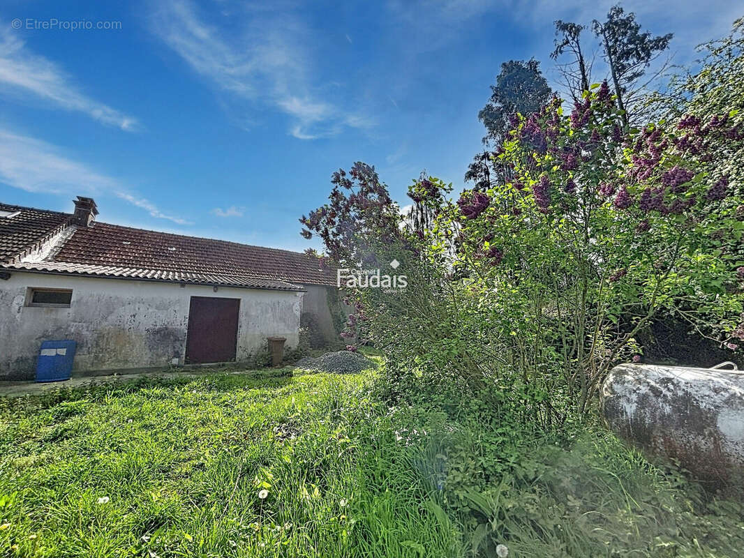 Maison 61 m² à Saint-Fromond  - photo 6
