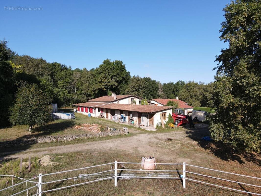 Maison à SAINT-FRONT-DE-PRADOUX