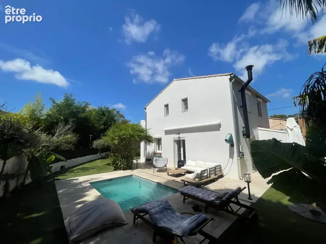 A vendre la seyne sur mer 83500 quartier sud tres belle villa avec piscine 4 chambres - photo 3