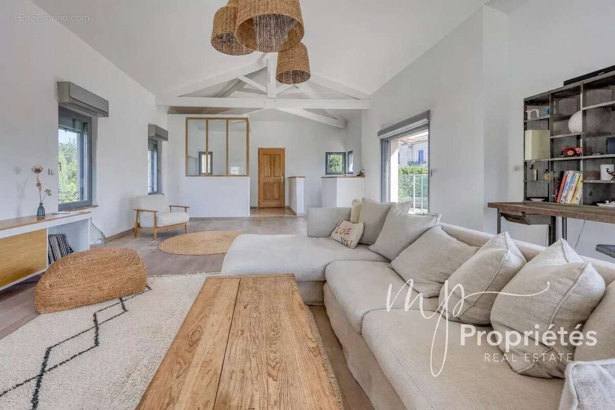 Maison à BORMES-LES-MIMOSAS