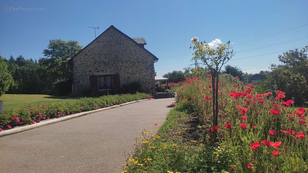 Maison à NEUVIC