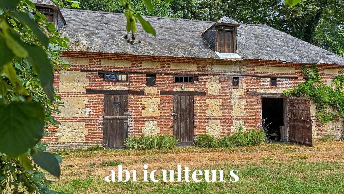 Propriété normande de caractère avec vastes dépendances en vente à Saint-Julien-sur-Calonne (14130) - photo 19