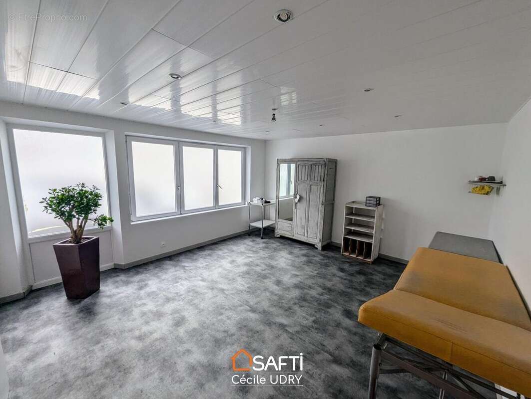 Photo 4 - Commerce à TRUYES