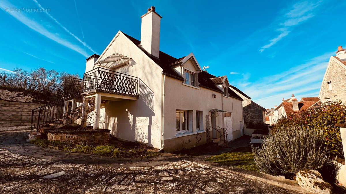 Maison de campagne situé à ASQUINS spacieuse au prix de 208  650 €. - photo 3