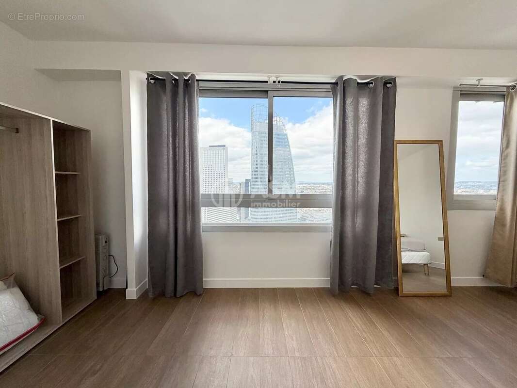 Appartement à COURBEVOIE
