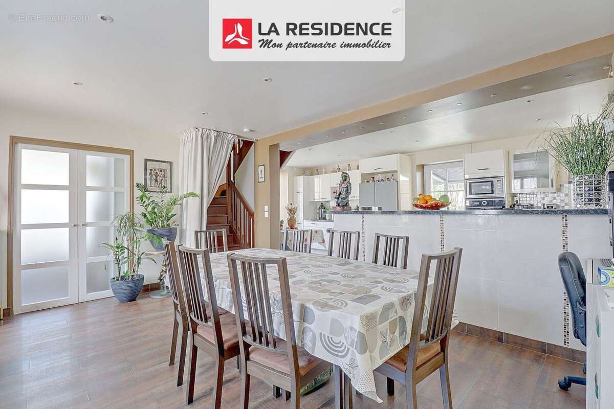 Maison 147 m² à Jouars-Pontchartrain  - photo 6