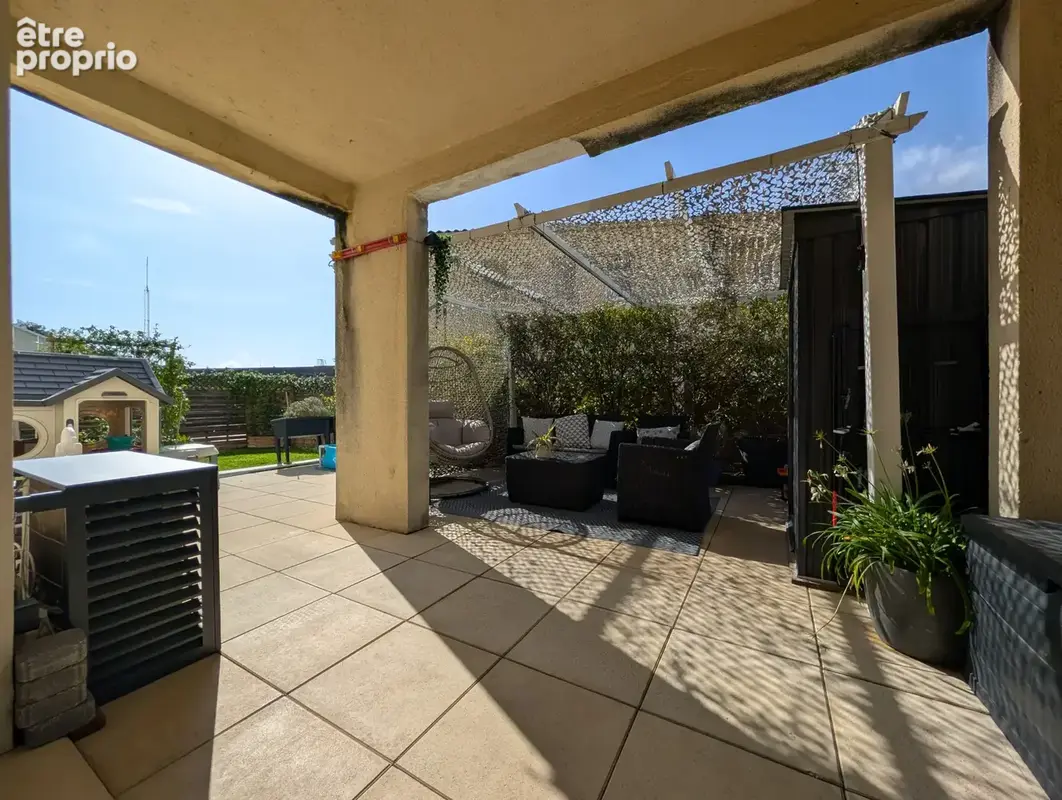 Vente appartement T3 de plain pied, avec jardin et box, à Peyrolles en Provence. - photo 2