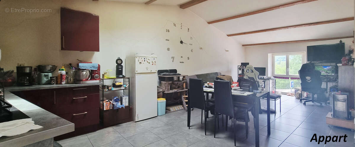 Appartement à SAINT-JEAN-DE-MUZOLS