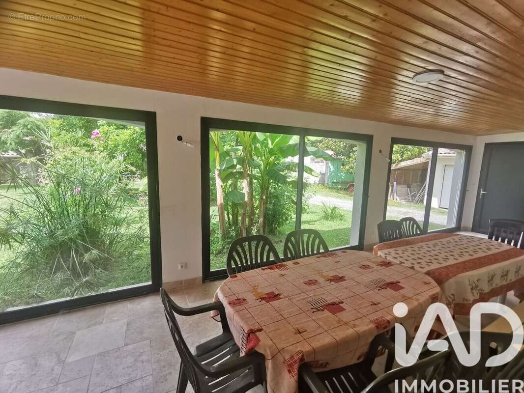 Photo 9 - Maison à SAINT-YZAN-DE-SOUDIAC