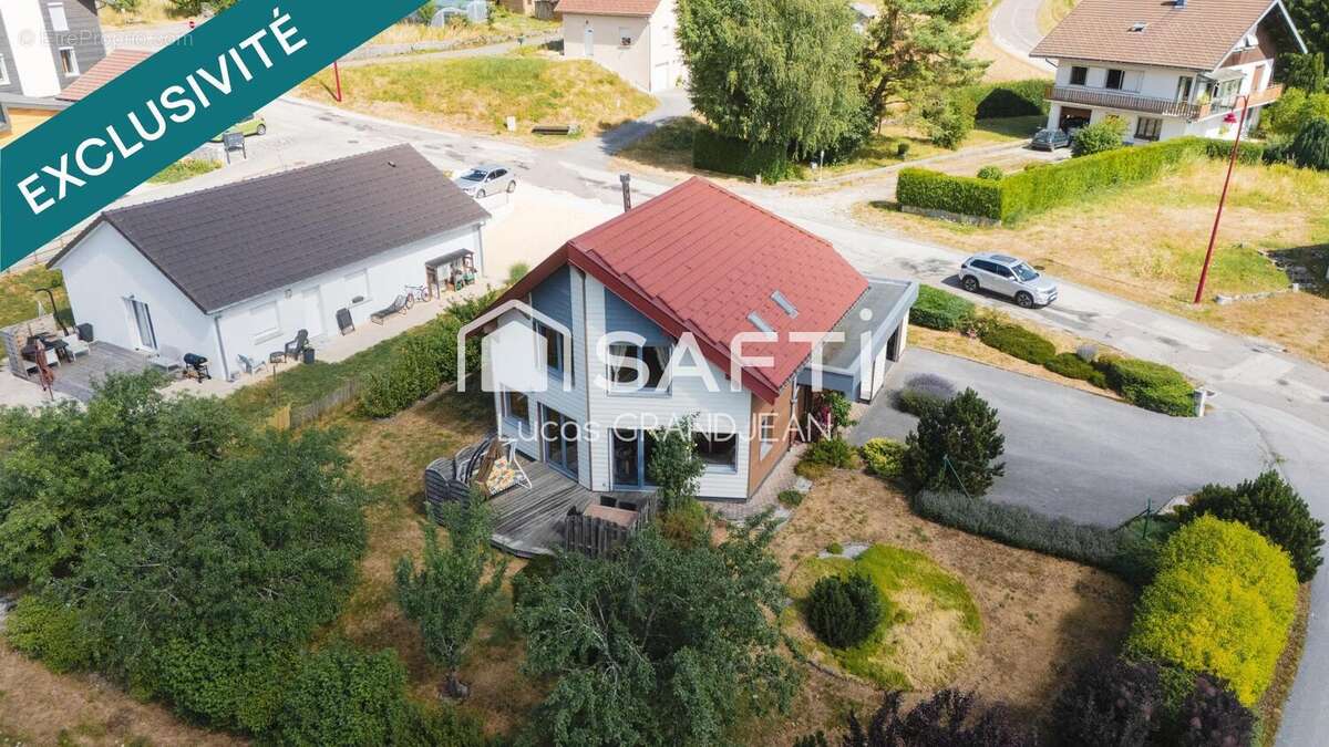 Maison 140 m² à La Chaux-Du-Dombief  - photo 3