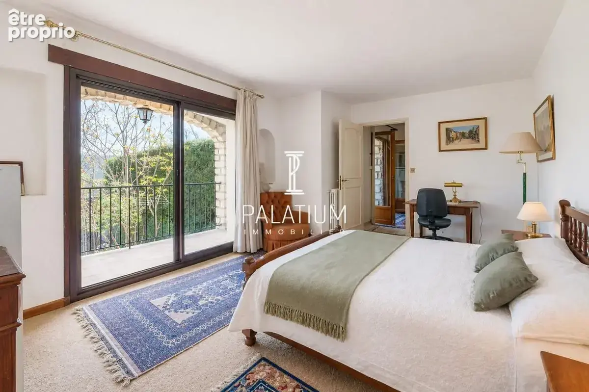 Maison de plain-pied avec jardin arboré et 3 appartements - photo 8