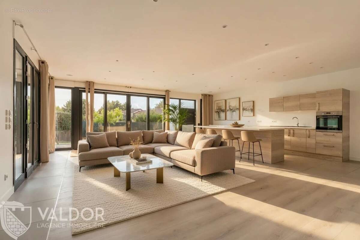 Maison à SAINT-GENIS-LES-OLLIERES