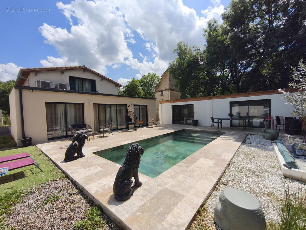 Maison à MONTAIGUT-SUR-SAVE