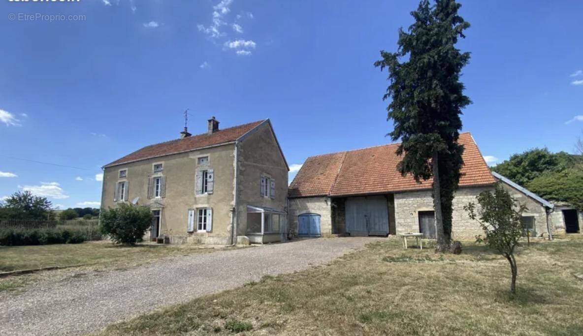 Maison à GRANCEY-LE-CHATEAU-NEUVELLE