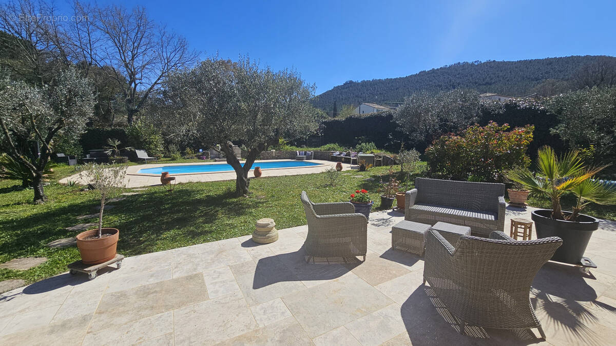 Maison à BAGNOLS-EN-FORET