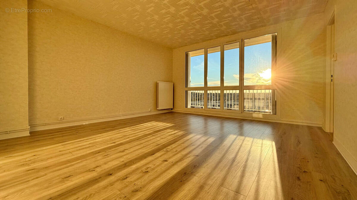 Appartement à CORBEIL-ESSONNES