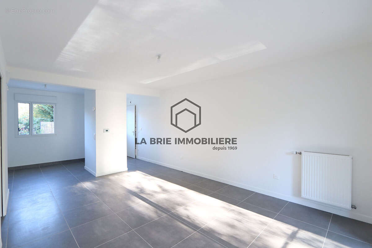 Appartement à RUBELLES