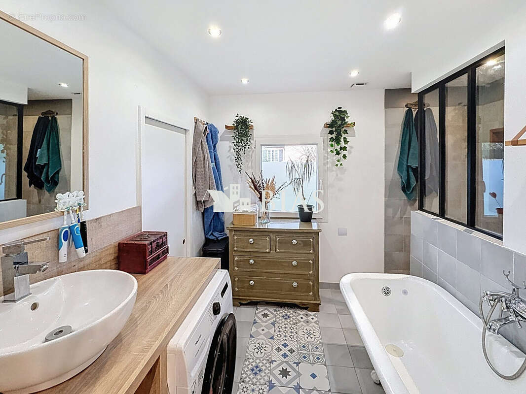 Maison à BOURG-ACHARD