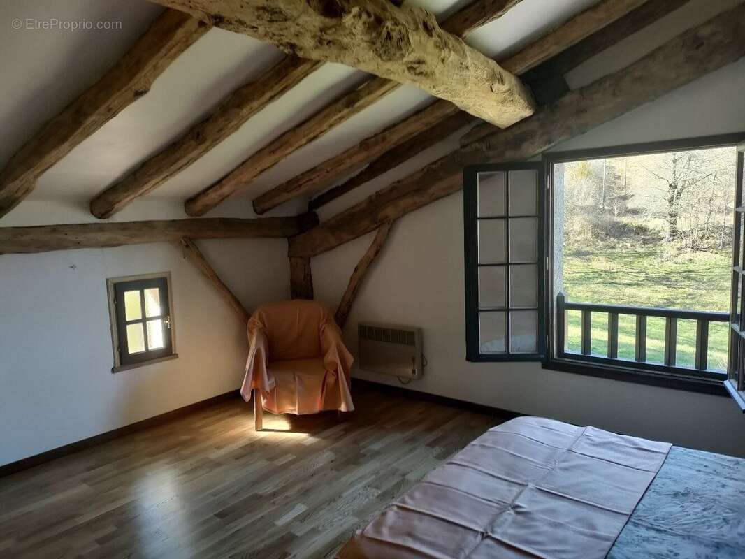 Exceptionnel !!! Ensemble immobilier sur 93 HA de terres avec ruisseau , sources ... - photo 8
