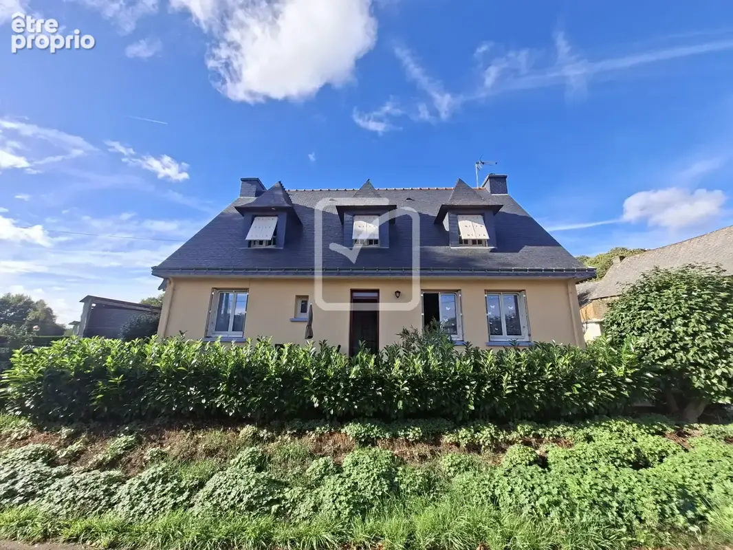 Corps de Ferme et sa maison individuelle de 5 chambres GUILLIERS - photo 1