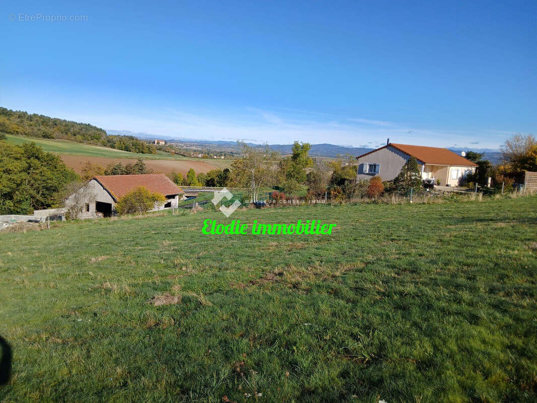 Terrain à SAINT-LAURENT-CHABREUGES