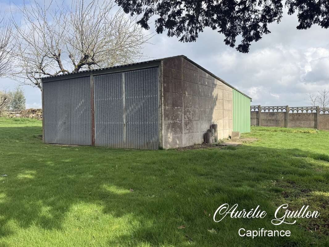 Maison en pierre avec garage et beau terrain de 1300 m2 en zone constructible avec puits – Ploërmel - photo 3