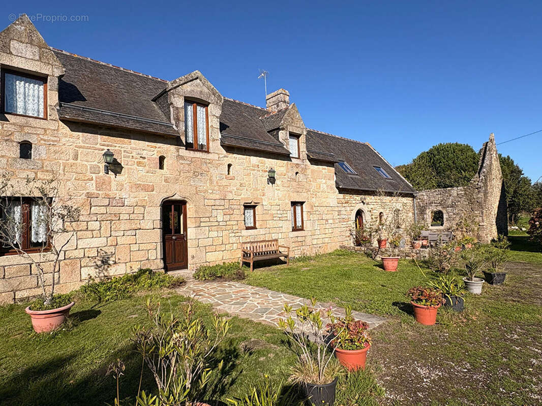 Maison à COMBRIT
